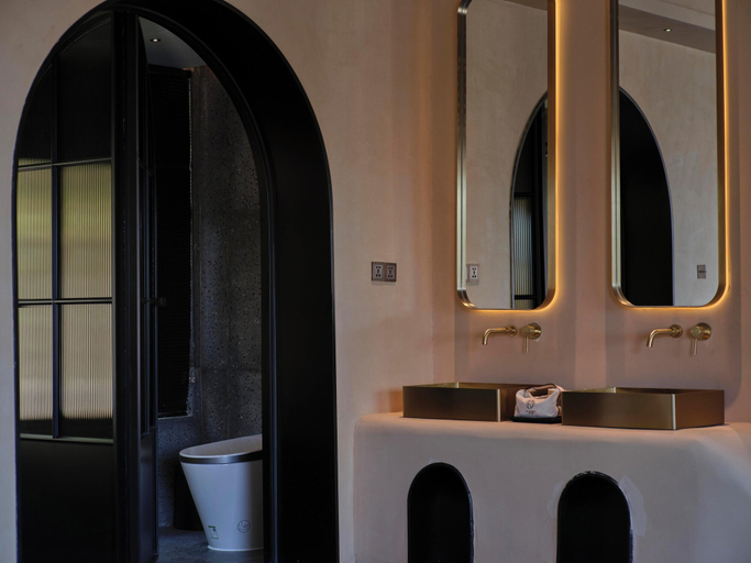 Bathroom 18