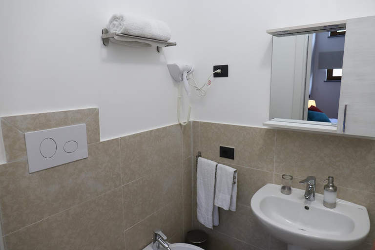 Bathroom 2, b&b Pirriera, Palermo