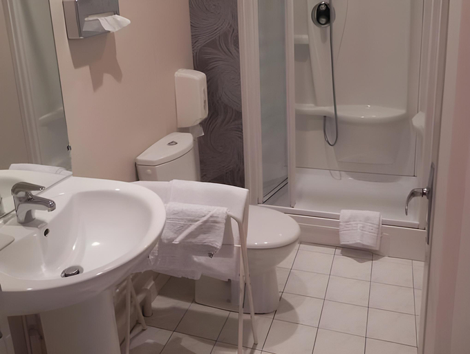 Bathroom 5, HÔTEL DU SAUMON, Eure