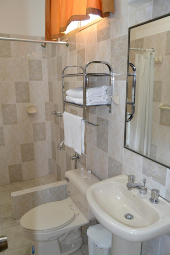Bathroom 3, Urdesa Suites Hotel, Guayaquil