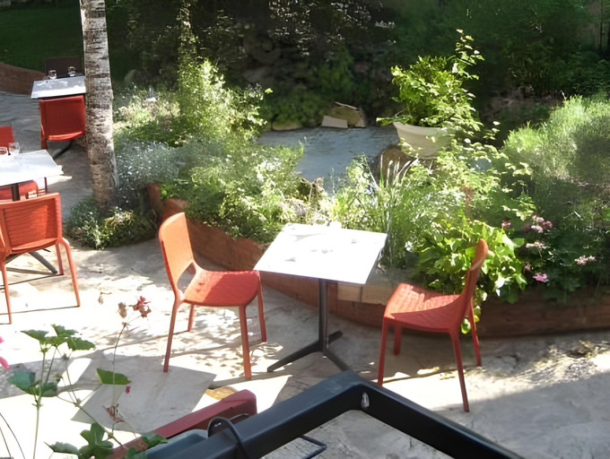 Others 3, Logis Hotel Restaurant Le Cheval Blanc, Yonne