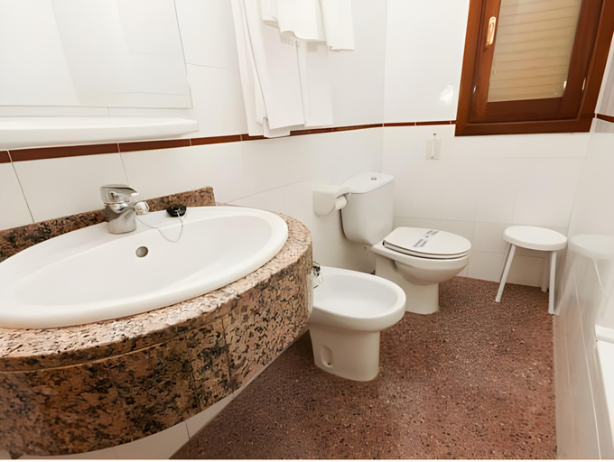Bathroom 4, Hotel Anna, Alicante