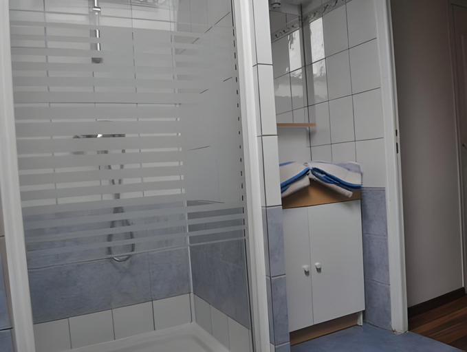 Bathroom 3, Le Clos Saint Fiacre, Morbihan