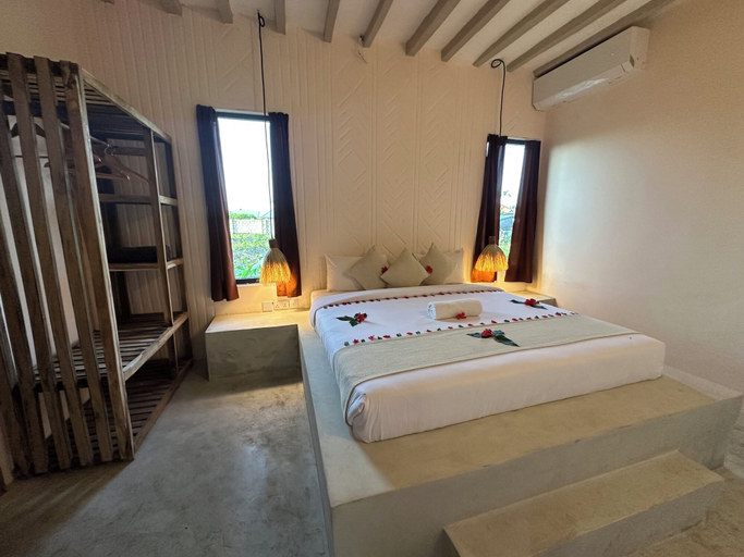 Bedroom 2, Seconda Stella Boutique, Kusini