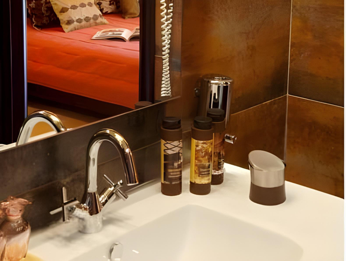 Bathroom 4, Hotel Maroussi, Attica