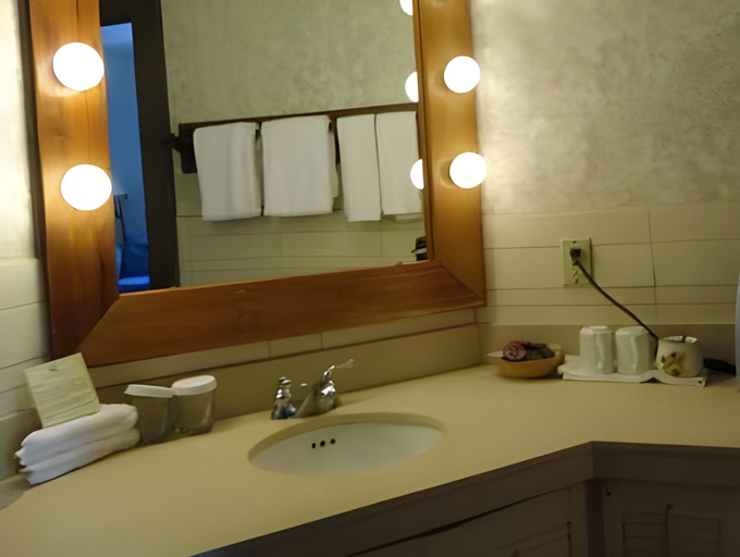 Bathroom 5, Benmiller Inn & Spa, Huron