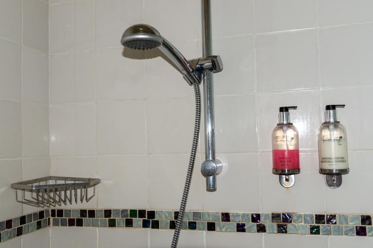 Bathroom 2, ダッチェス, Fort Portal