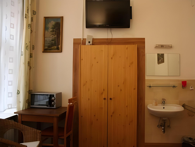 Bathroom 2, Hotel Pension Schmellergarten, München