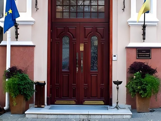 Exterior & Views