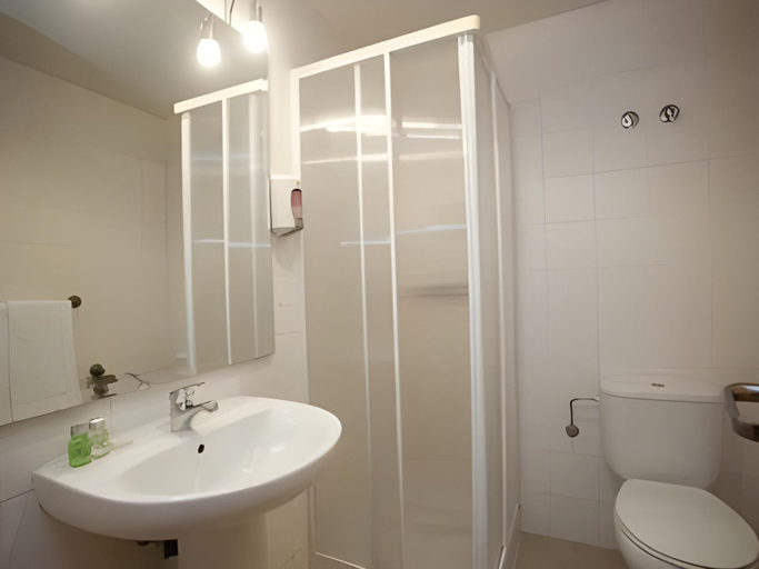 Bathroom 3, Metropol by Carris, Lugo
