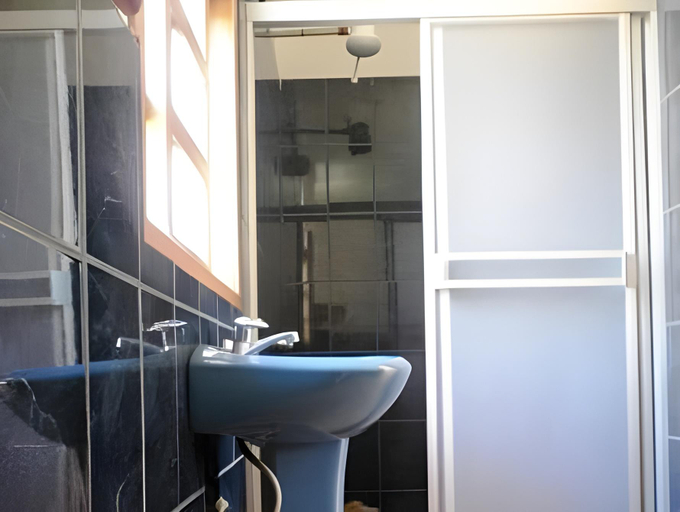 Bathroom 2, Banana Lodge, Tena