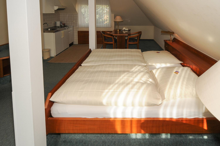 Bedroom 2, Alfa Apartment Hotel, Offenbach