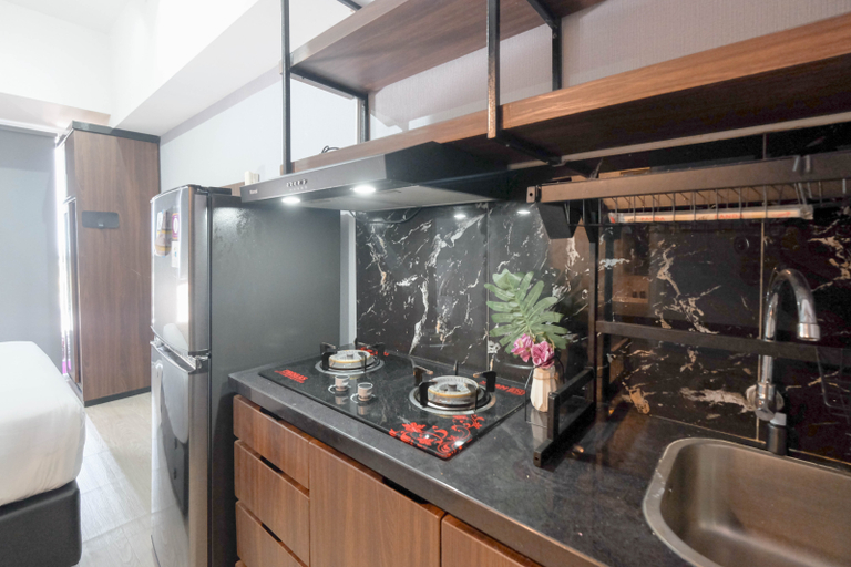 Others 4, Comfy and Well Studio at Tokyo Riverside PIK 2 Apartment By Travelio, Tangerang