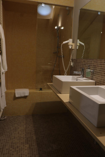 Bathroom 4, Borgo Santa Giulia, Brescia