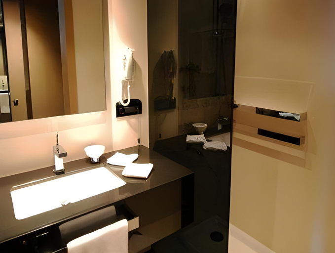 Bathroom 4, Key Hotel, Konak