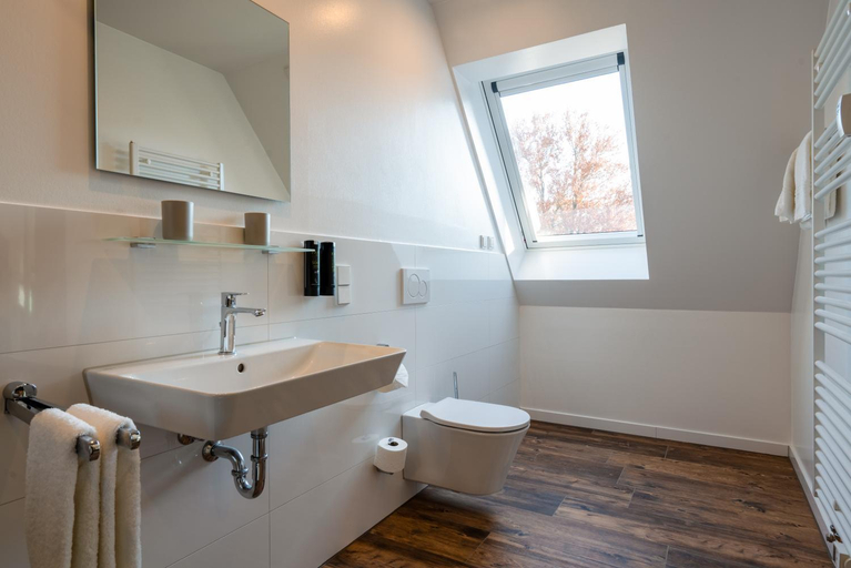 Bathroom 1, coucou hotel & kuckucks-stube (Titisee), Breisgau-Hochschwarzwald