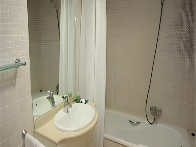 Bathroom 2, Apartamentos Plaza Picasso, Valencia