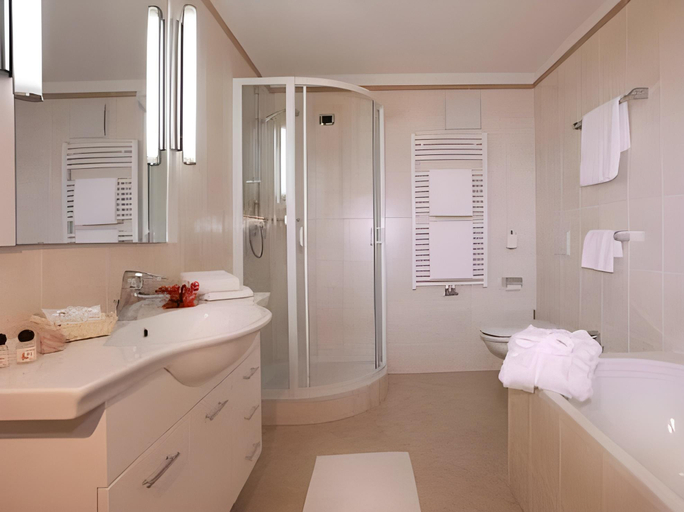 Bathroom 5, Monte Pana Dolomites Hotel, Bolzano