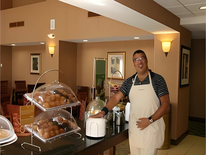 Food & Drinks 4, Hampton Inn & Suites Berkshires-Lenox, Berkshire