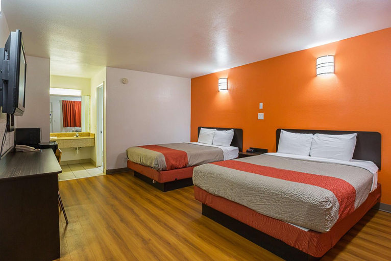 Bedroom 3, Motel 6-Brinkley, AR, Monroe
