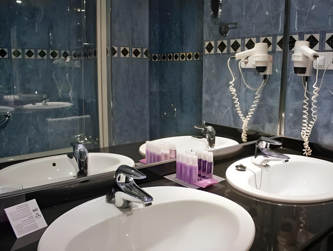 Bathroom 5, Hotel Servigroup Galua, Murcia