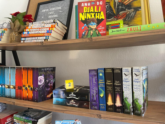 Others 3, Amor_Bookstore, Durrësit