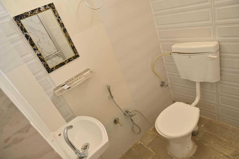 Bathroom 4, Jai Hind Guest House, Faizabad