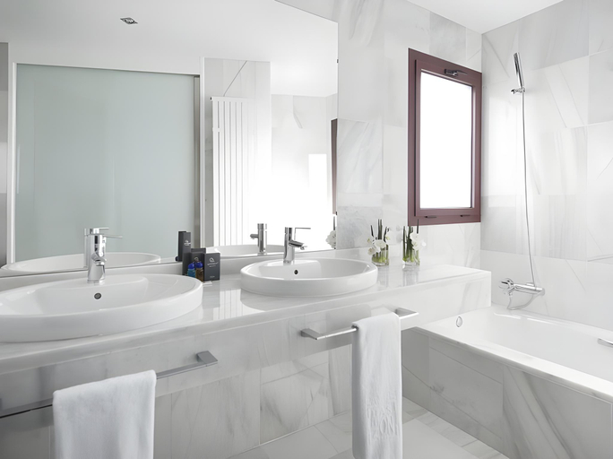 Bathroom 3, Mas Monzon Hotel, Huesca