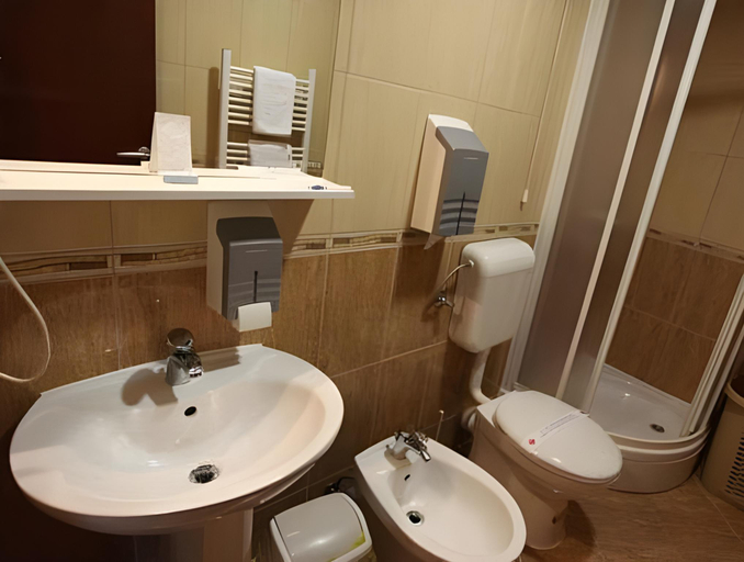Bathroom 4, HOTEL SAHAT, Sarajevo