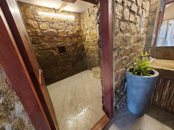 Bathroom 15