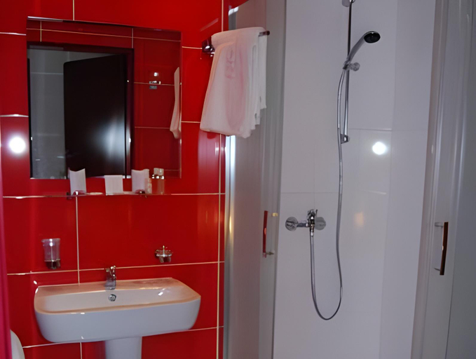 Bathroom 4, Amigo Hotel, Mińsk