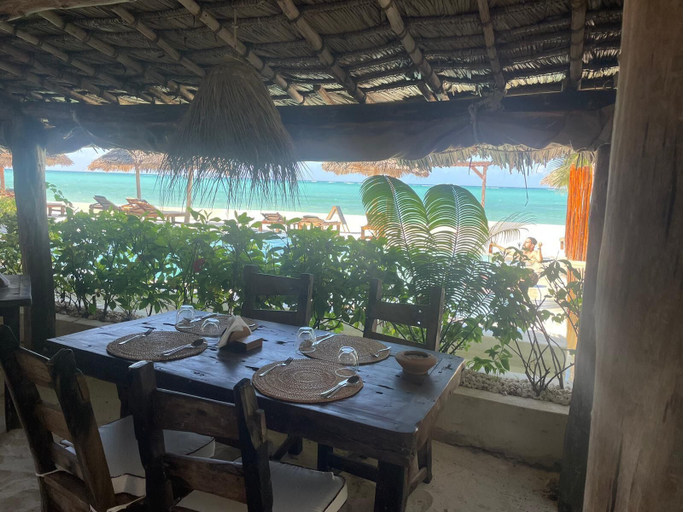 Food & Drinks 4, Milele beach resort, Kusini