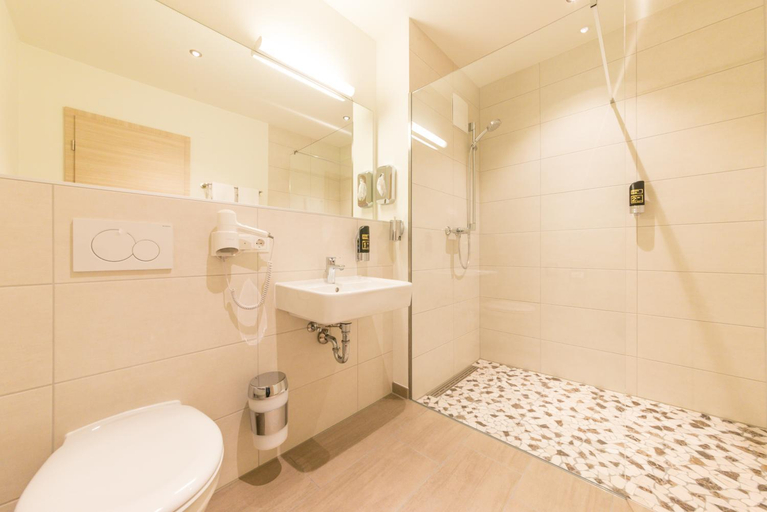 Bathroom 2, Ammi Hotel Garni, Starnberg