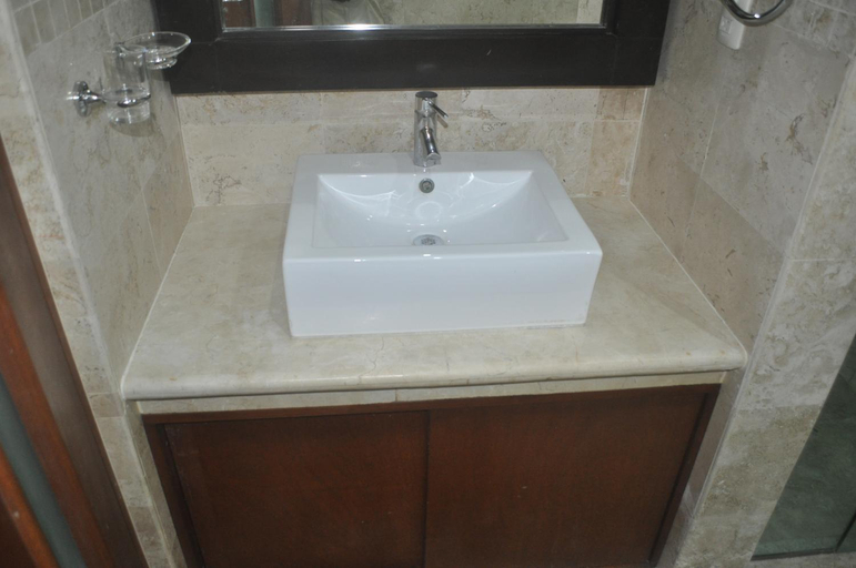 Bathroom 10