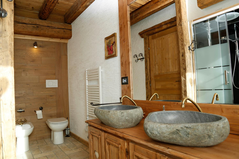 Bedroom 3, Albergo Diffuso Zoncolan, Udine
