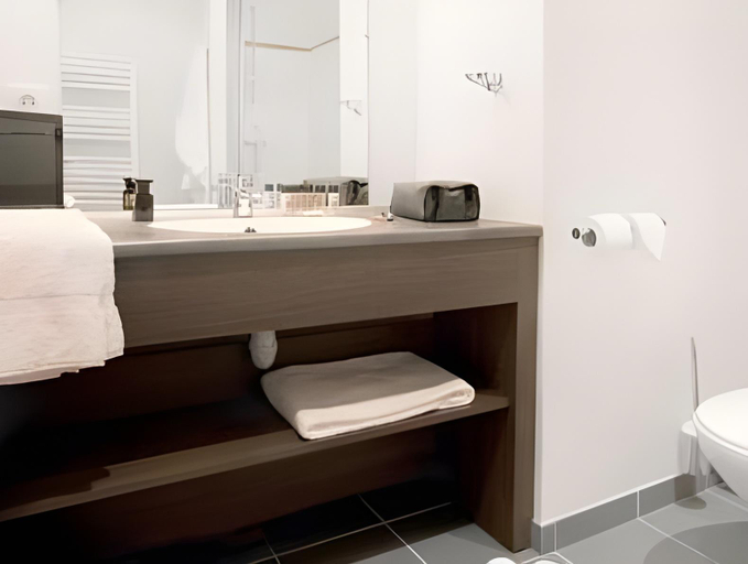 Bathroom 4, Residhome Reims Centre, Marne