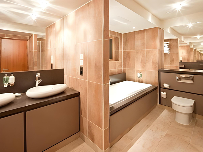 Bathroom 4, Drayton Manor Hotel, Staffordshire