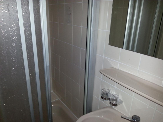 Bathroom 8
