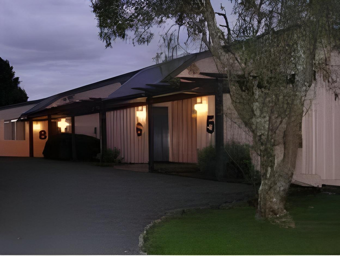 Exterior & Views, Caves Motor Inn, Waitomo