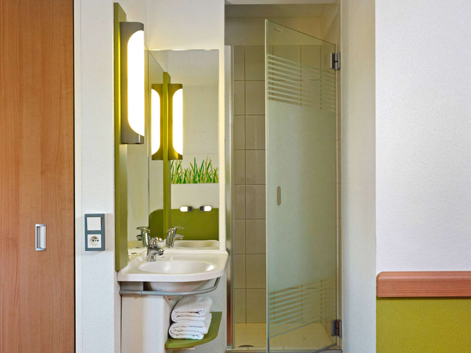 Bathroom 5, ibis budget Krakow Stare Miasto, Kraków City