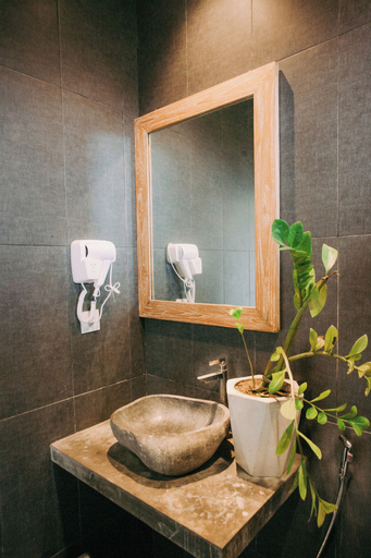 Bathroom 13