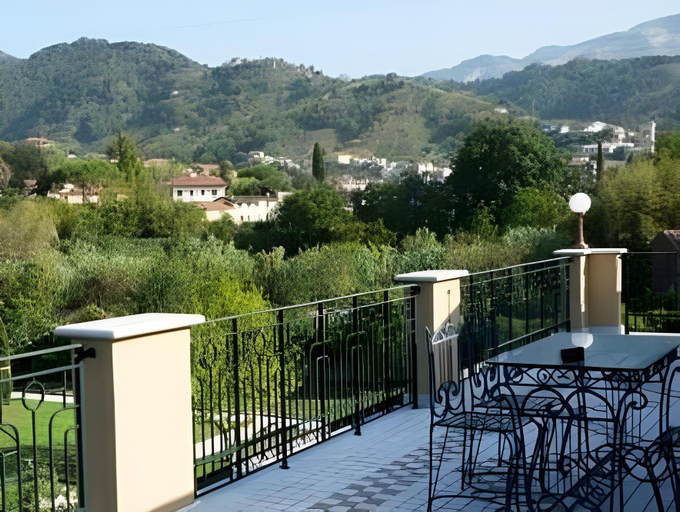 Exterior & Views 29