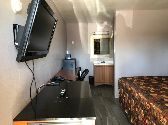 Bedroom 3, Budget Inn & Suites, Randall