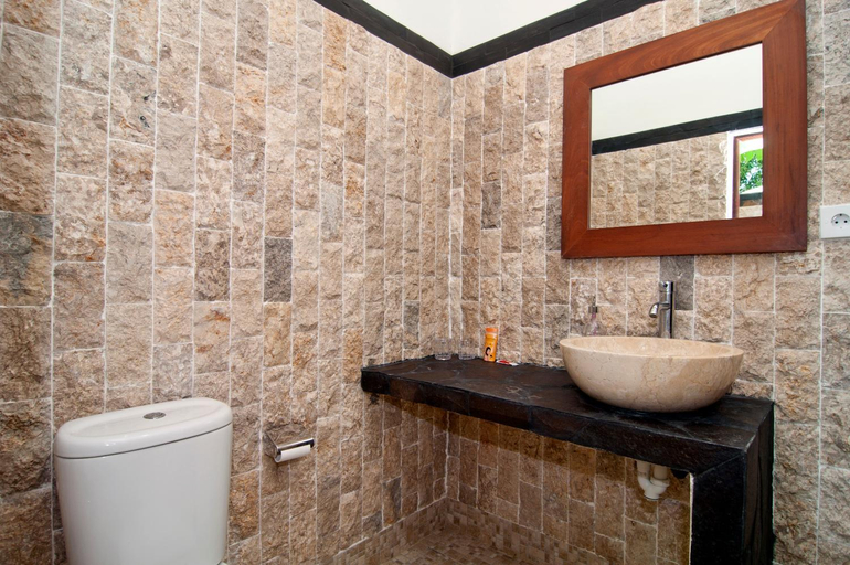 Bathroom 4, Lovina Oasis, Buleleng