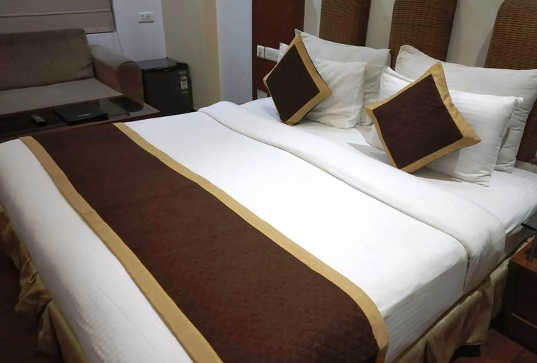 Hotel King Plaza, West