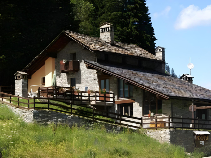 Exterior & Views 1, Albergo Boule de Neige, Aosta