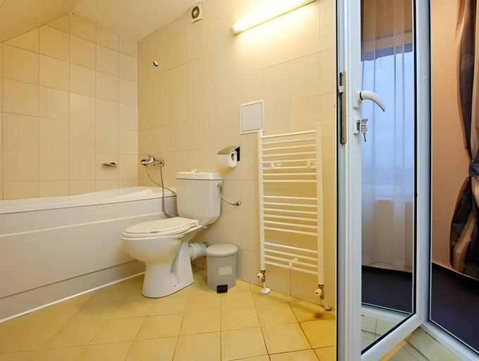 Bathroom 3, Hotel Cheap, Stolichna