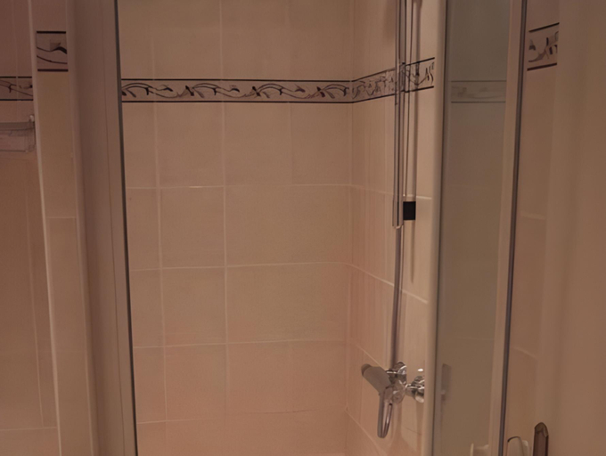 Bathroom 3, Les Etangs De Guibert, Sarthe