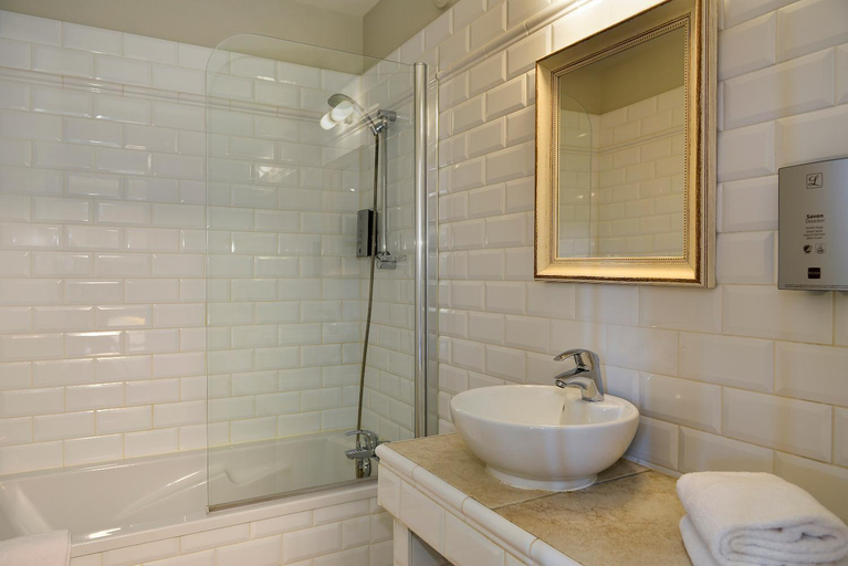 Bathroom 5