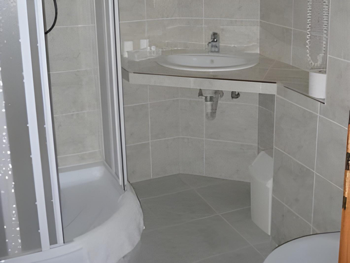 Bathroom 4, Hotel Merkur, Praha 7